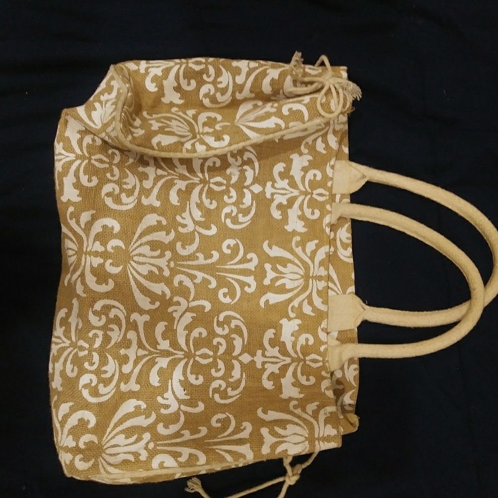 Womens' handbag